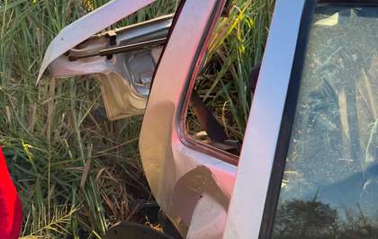 Motorista dorme ao volante e bate na traseira de veículo na BR-262