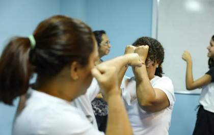 Senado aprova venda de spray de pimenta para defesa de mulheres