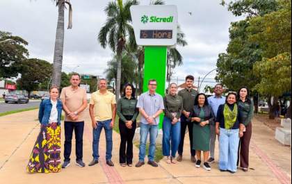 Prefeitura e Sicredi inauguram relógio digital em Três Lagoas