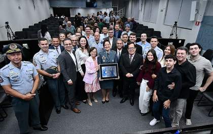 Coronel Adriana Roledo Belluzzo é homenageada pela Câmara de Araçatuba