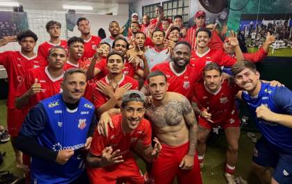 Comercial vira sobre São Gabriel com dois gols de cabeça e empata na ponta da Série B
