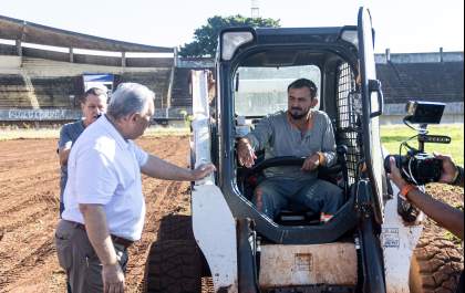 Estádio Morenão inicia troca do gramado com tecnologia moderna