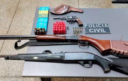 Polícia prende suspeito com armas e munições