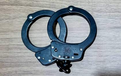 Jovem é preso acusado de agredir a companheira adolescente