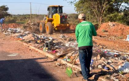 Prefeitura remove entulhos no Nova Três Lagoas
