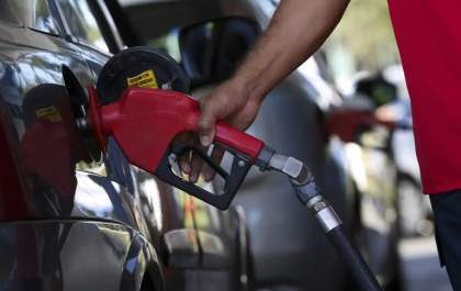 MPF ingressa com ação civil para barrar aumento do etanol na gasolina e aponta riscos aos veículos