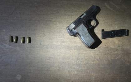 PM apreende pistola em casa de empresários em Birigui, após denúncia de cárcere privado