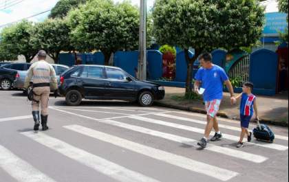 Retorno às aulas exige atenção redobrada no trânsito próximo às escolas de Três Lagoas