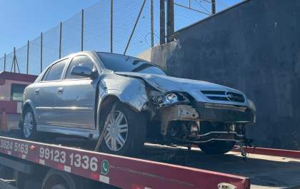 Jovem é preso por embriaguez após bater carro em lixeira