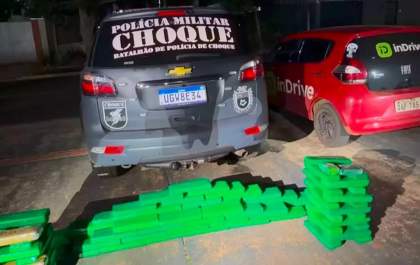 Casal é preso com 120 kg de maconha em carro com adesivo de aplicativo de transporte no Capital