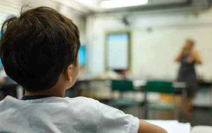 Ideb 2025 bate recorde e melhora em todas as etapas da educação básica no Brasil