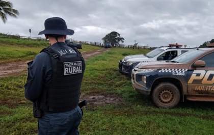 Mulher foge de suposto cárcere privado e pede ajuda à Polícia Militar