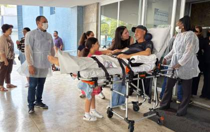 Polícia Civil homenageia investigador de Araçatuba, que tem alta de hospital após internação por AVC