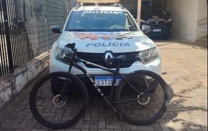 PM prende homem após furto de bicicleta em estacionamento de mercado em Araçatuba