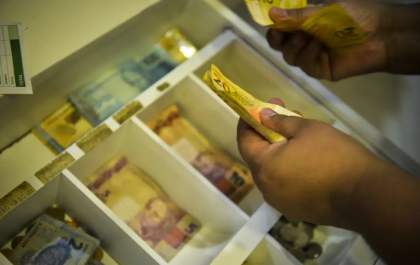 Último lote do abono salarial é pago nesta segunda