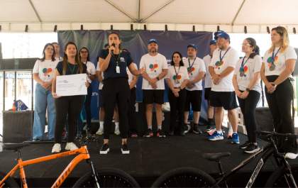 Apae de Três Lagoas recebe 800 kg de doações arrecadadas em corrida da Suzano
