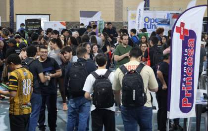Mais de 1,2 mil acadêmicos do Unisalesino marcam presença na 2ª edição da Feira Oportuna