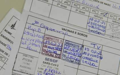AGU derruba grupos que vendiam passaportes vacinais falsos