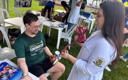 Unisalesiano promove ações de saúde durante Caminhada Unimed em Araçatuba