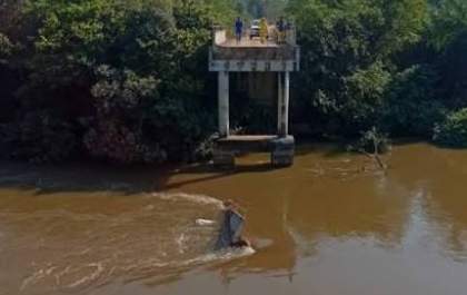 Governo decreta emergência em três cidades após queda de ponte no Rio Taquari