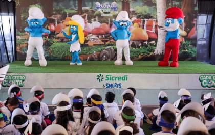 Crianças de Andradina recebem Caravana Sicredi & Smurfs com foco em sustentabilidade