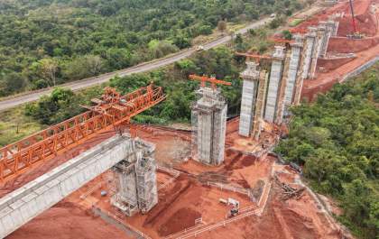 Arauco avança na ferrovia do Projeto Sucuriú com instalação de vigas em MS