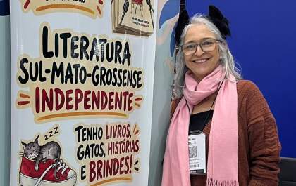 Escritora de TL marca presença na maior Bienal do Livro da história