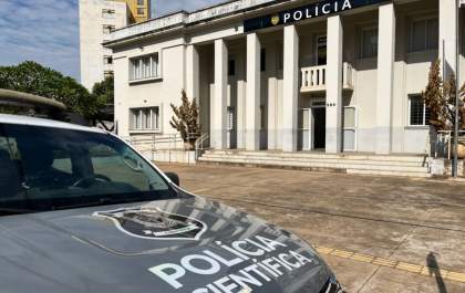 Mulher é presa após arremessar pedra na janela de sala da delegacia de Araçatuba