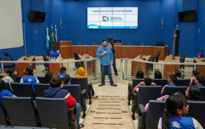 Alunos da Escola Marlene de Noronha conhecem rotina da Câmara de Três Lagoas