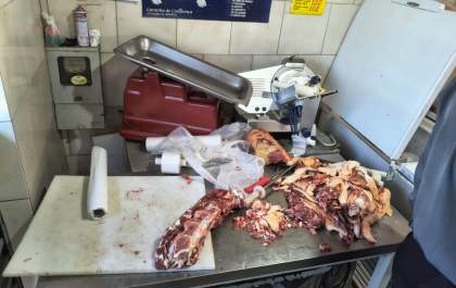 Polícia Civil apreende 450 quilos de carnes em fiscalização a açougues em Guararapes