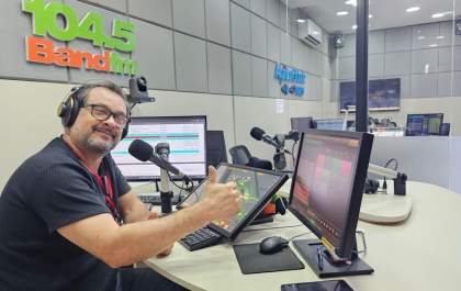 Dia do Radialista: Grupo Agitta homenageia as vozes que aproximam pessoas