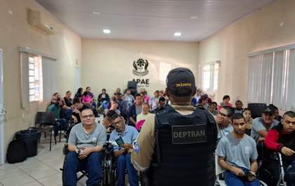 DEPTRAN realiza ação educativa na APAE durante Semana Municipal de Trânsito