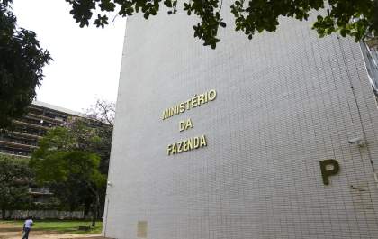 Fazenda reduz projeção do PIB para 2% em 2026