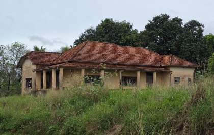 Sede da associação do bairro rural Água Limpa pode virar museu