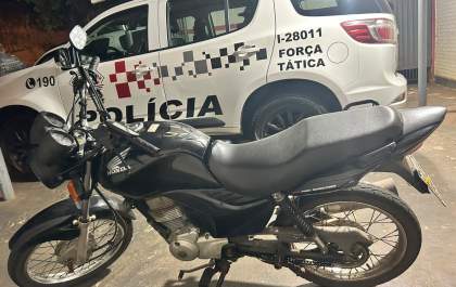 Força Tática prende indivíduo por furto de motocicleta e tráfico de cocaína