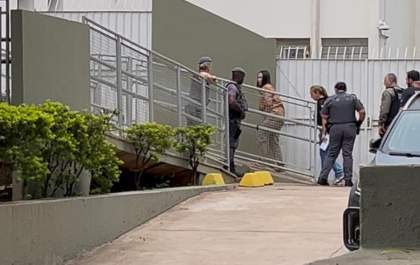 Comerciante é condenada a 21 anos de prisão por encomendar morte de jovem