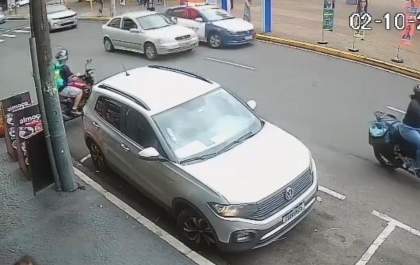 Homem é preso ao ser flagrado conduzindo carro em alta velocidade na região central de Araçatuba