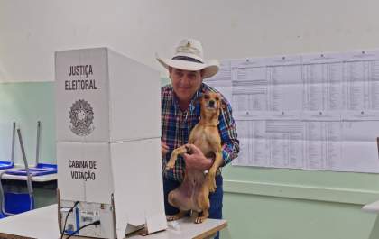 Ângelo Guerreiro vota no distrito de Arapuá neste domingo
