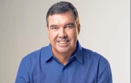 Eduardo Riedel é reeleito governador de MS pela segunda vez no 1º turno