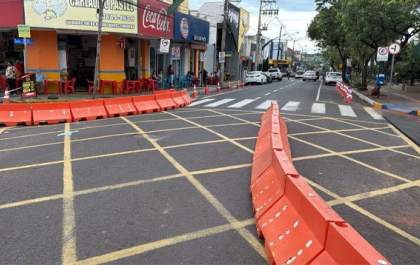 Trânsito em cruzamento na região central de Birigui é alterado após danos em semáforo durante vendaval