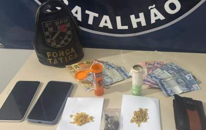 Força Tática prende dois jovens por tráfico de drogas na Vila Piloto
