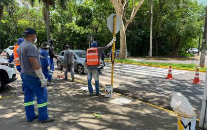 Avenida Waldir Felizola tem faixas de pedestres revitalizadas
