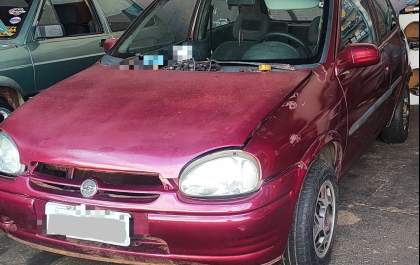 Veículo furtado em condomínio é encontrado pela PM em oficina mecânica