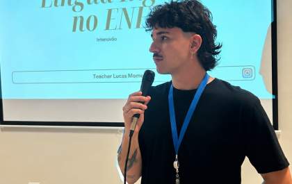 Dia do Professor: Lucas Momentti transforma alunos em protagonistas nas aulas de inglês