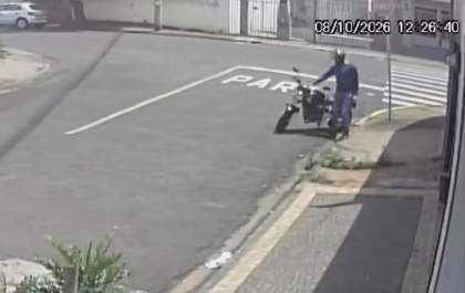 Homem tem moto furtada e passa a receber ligações com pedido de pagamento para devolvê-la