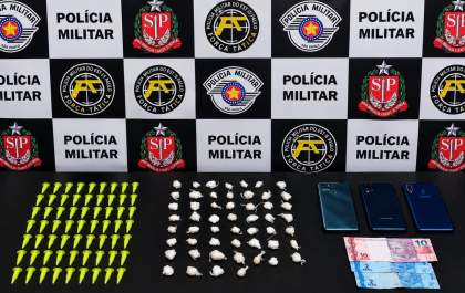 PM prende dupla por tráfico de drogas no Mão Divina