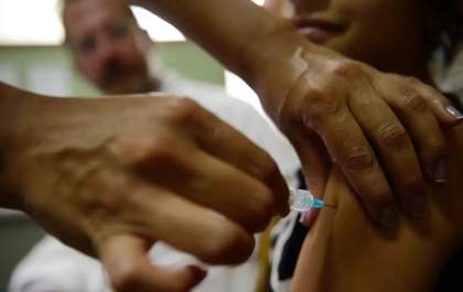 Vacina contra HPV reduz lesões e reforça prevenção do câncer