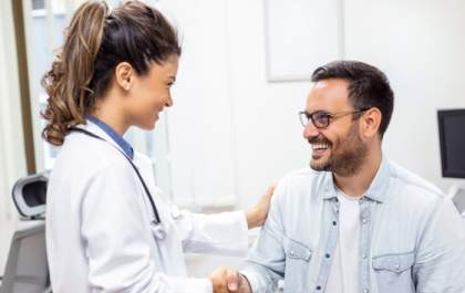 Ministério da Saúde abre vagas para médicos especialistas