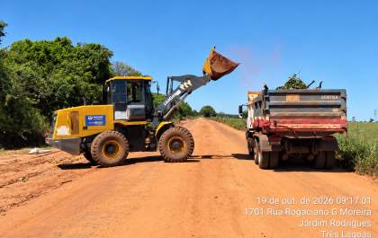 Prefeitura retira resíduos de lixeiras às margens de rodovias