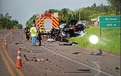 Morador em Buritama morre em colisão de caminhonete com carreta